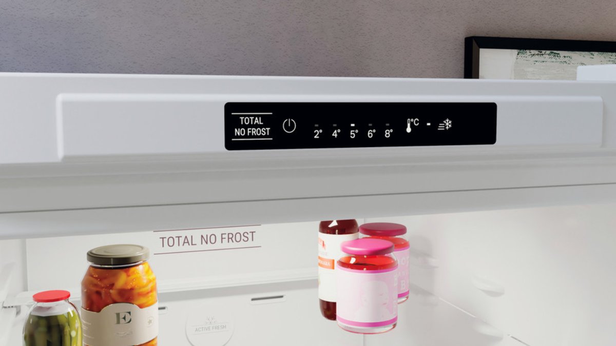 hotpointariston hafc8-tia22w 335ltr free-standing fridge-freezer