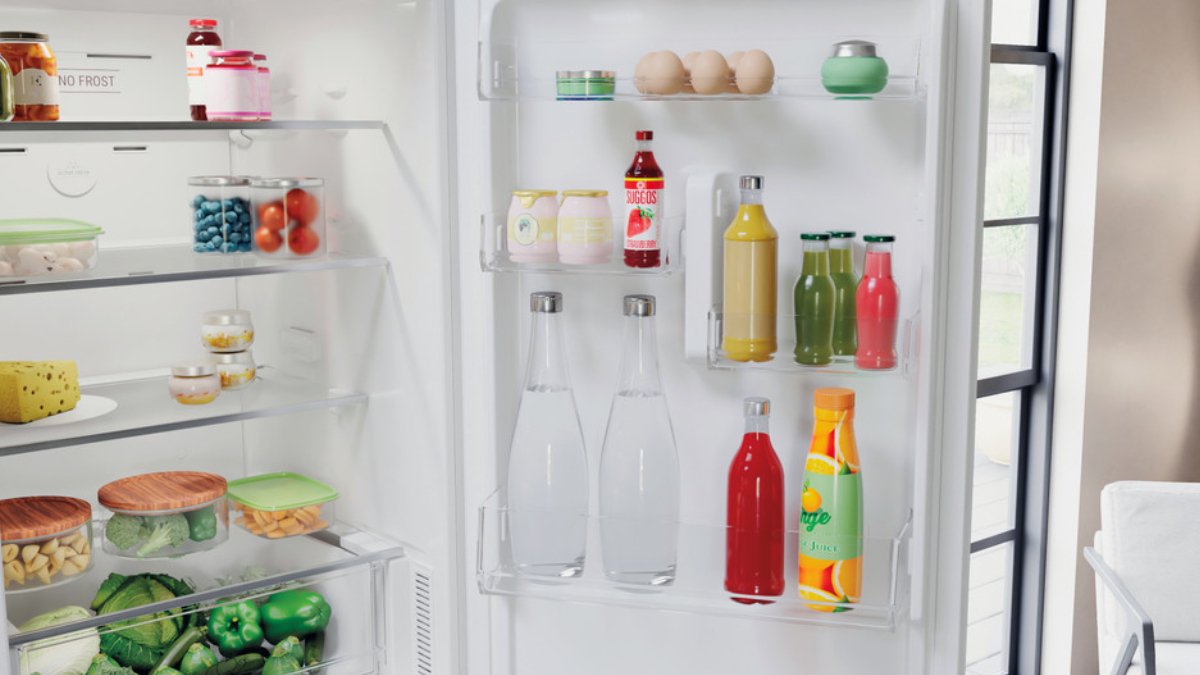hotpointariston hafc8-tia22w 335ltr free-standing fridge-freezer
